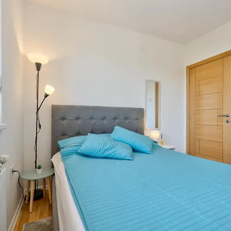 View018 즐라티보