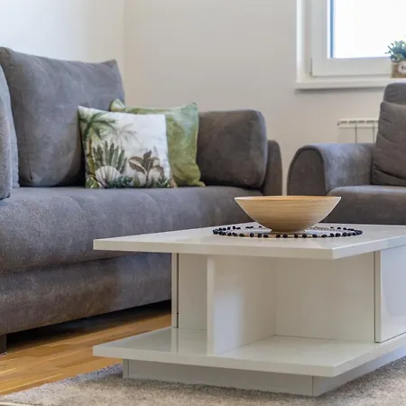 View018 * 즐라티보